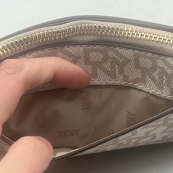 NWT DKNY Wallet - Picture 13 of 13